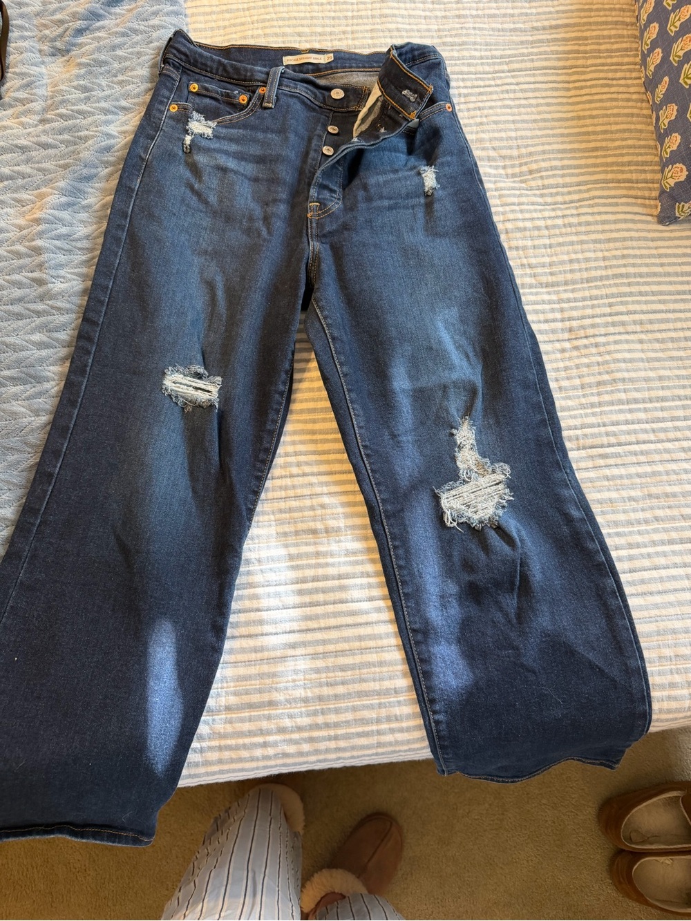 Levi’s rib cage straight ankle- 8/29  wide Leg Distressed Women's Jeans